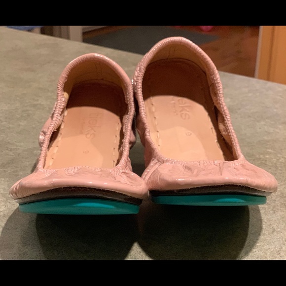 Size 9 patent blush Tieks (SOLD) - Picture 2 of 8